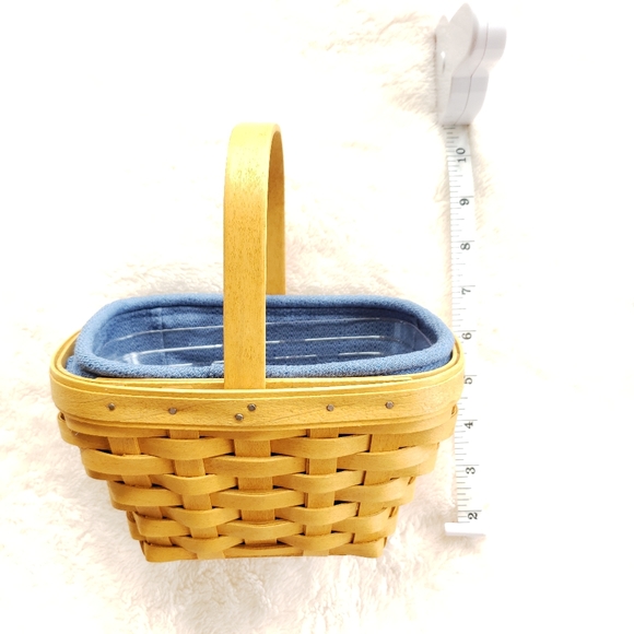 Vintage Longaberger Berry Basket (2002) - Picture 6 of 8